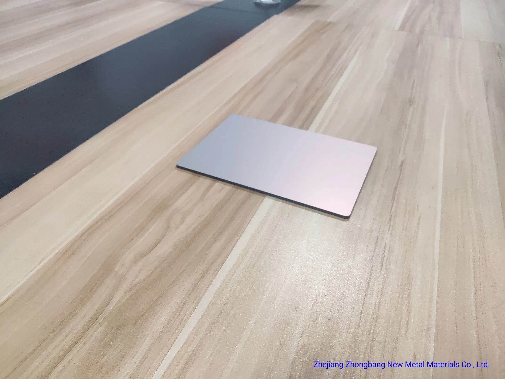 Алюминиевая композитная панель 4мм серебристая матовая