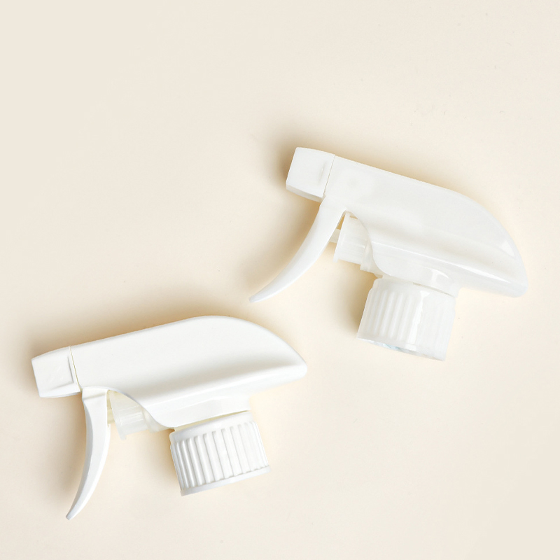Sunnature Plastic White Trigger Sprayer 28/410 for Bottles Reusable Square Guns Handy Spray Flat Pump Guns for Wholesale