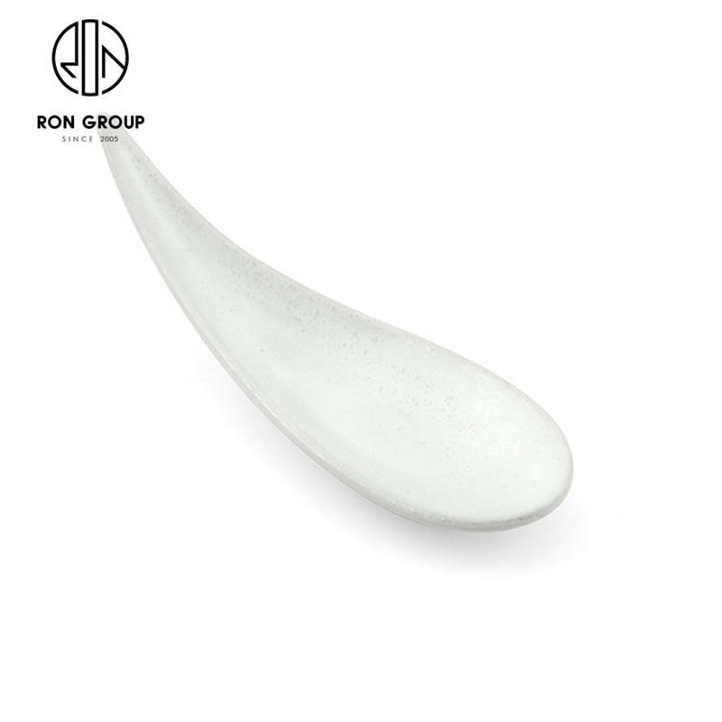 Hot Selling Restaurant Hotel Flatware White 6 Inch Ceramic Porcelain Dining Spoon