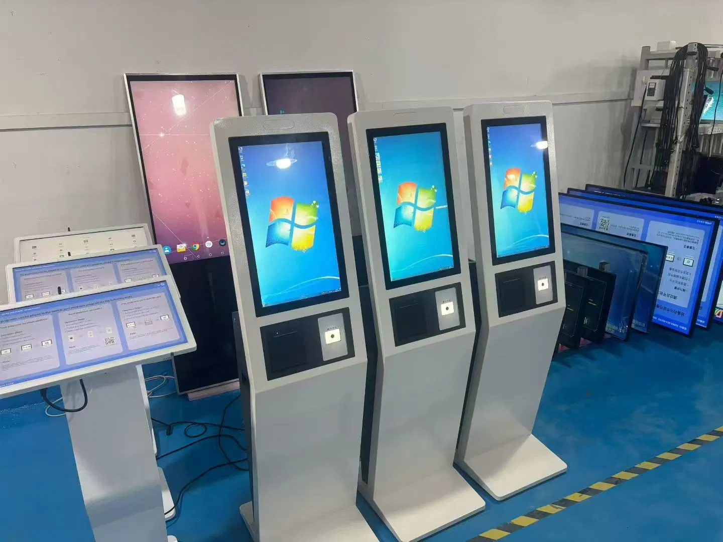 Smart Horizontal Kiosk for S Type LCD Interactive Touch Digital Signage Kiosk