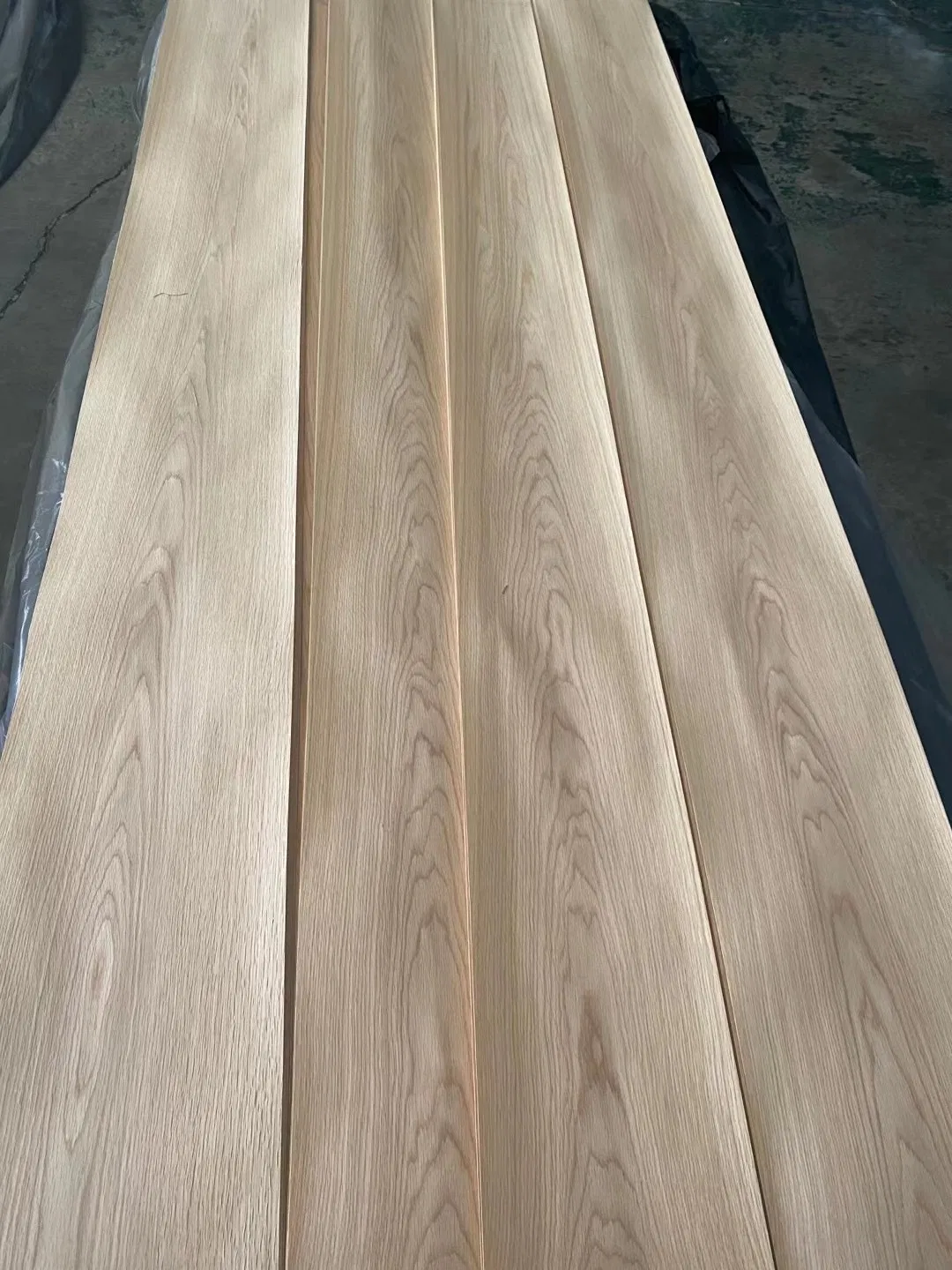 Premium White Oak Veneer for Luxury Crafting and Furniture