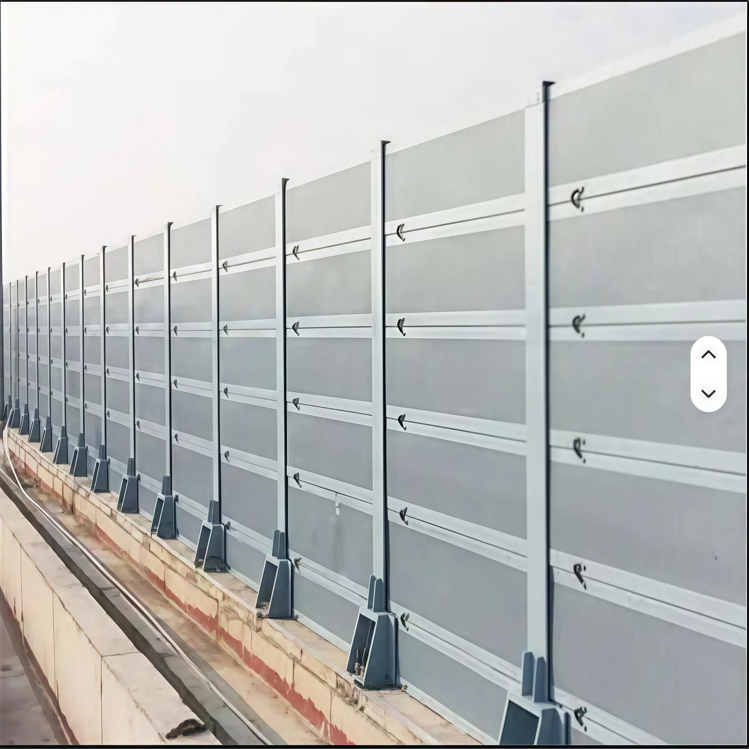 Modern Design Outdoor Aluminum Sound Barriers Non-Corrosive Treated Walls for Highway
