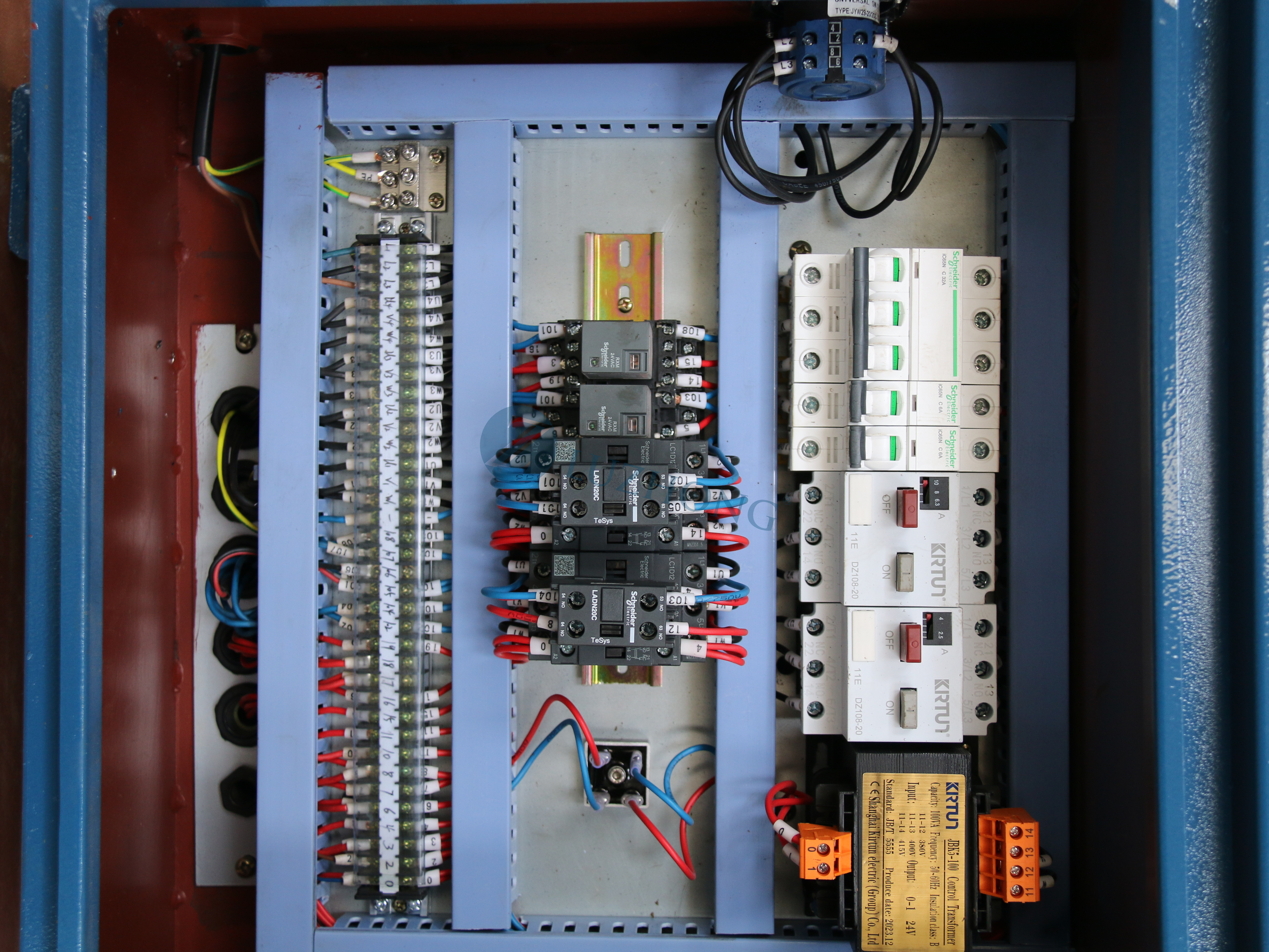 Станок ленточнопильный полуавтоматический с ЧПУ по металлу GHS4270