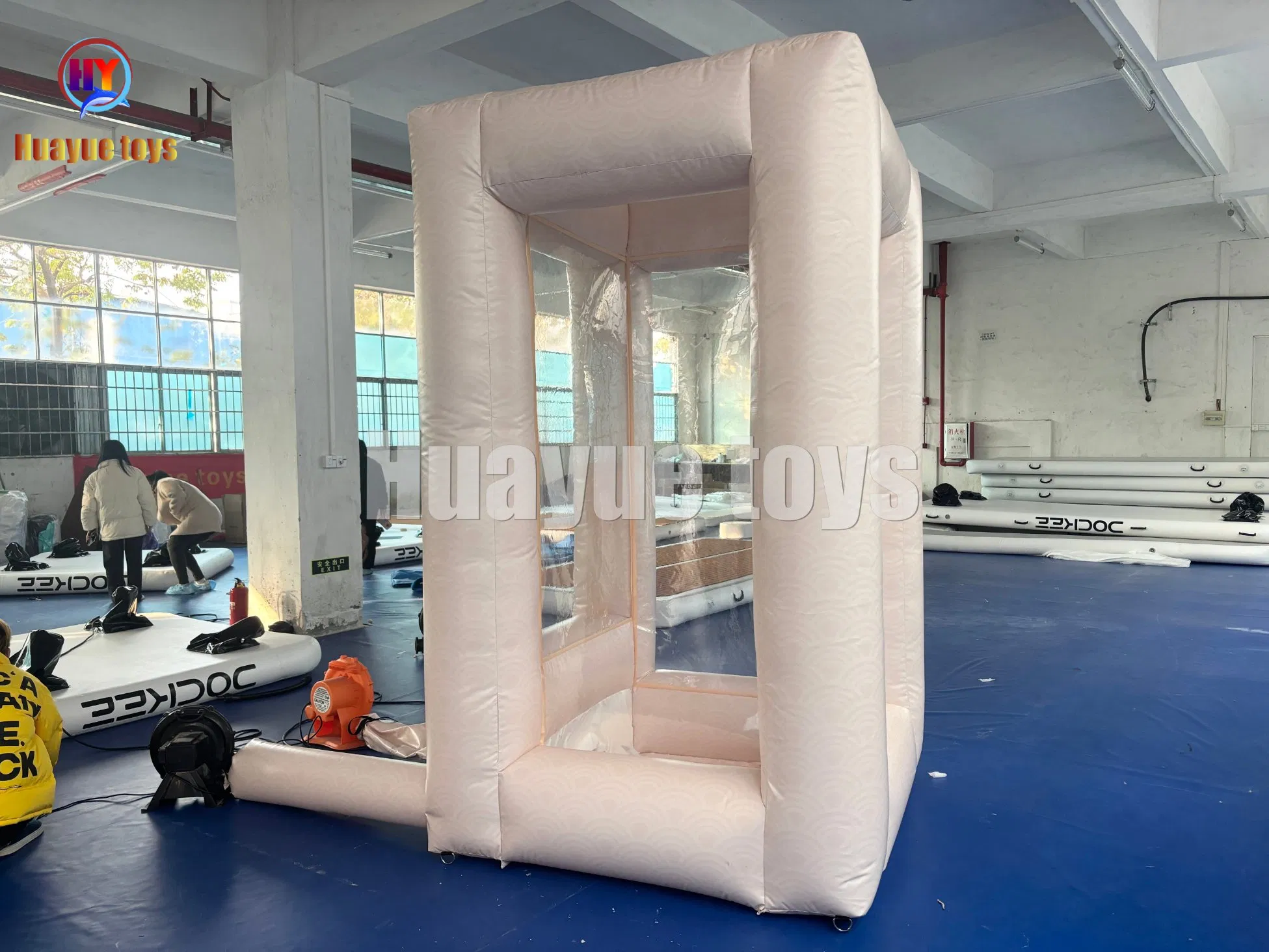 Inflatable Cash Cube