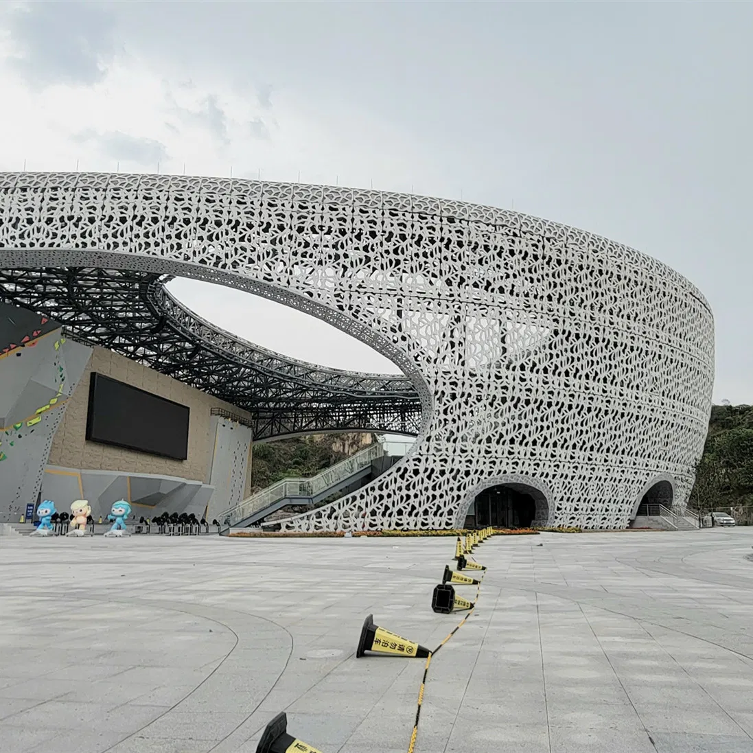 Speed Construction Uhpc Facades for Curtain Decoration