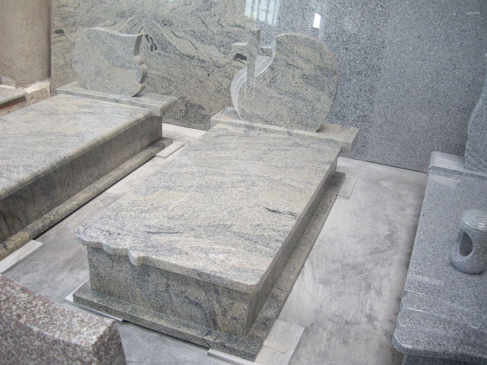 Popular Granite European Memorial Tombstone Gravestone for Cemetery Material Cross Hand Carving, Machine Carving Memorial Monument for Poland Design