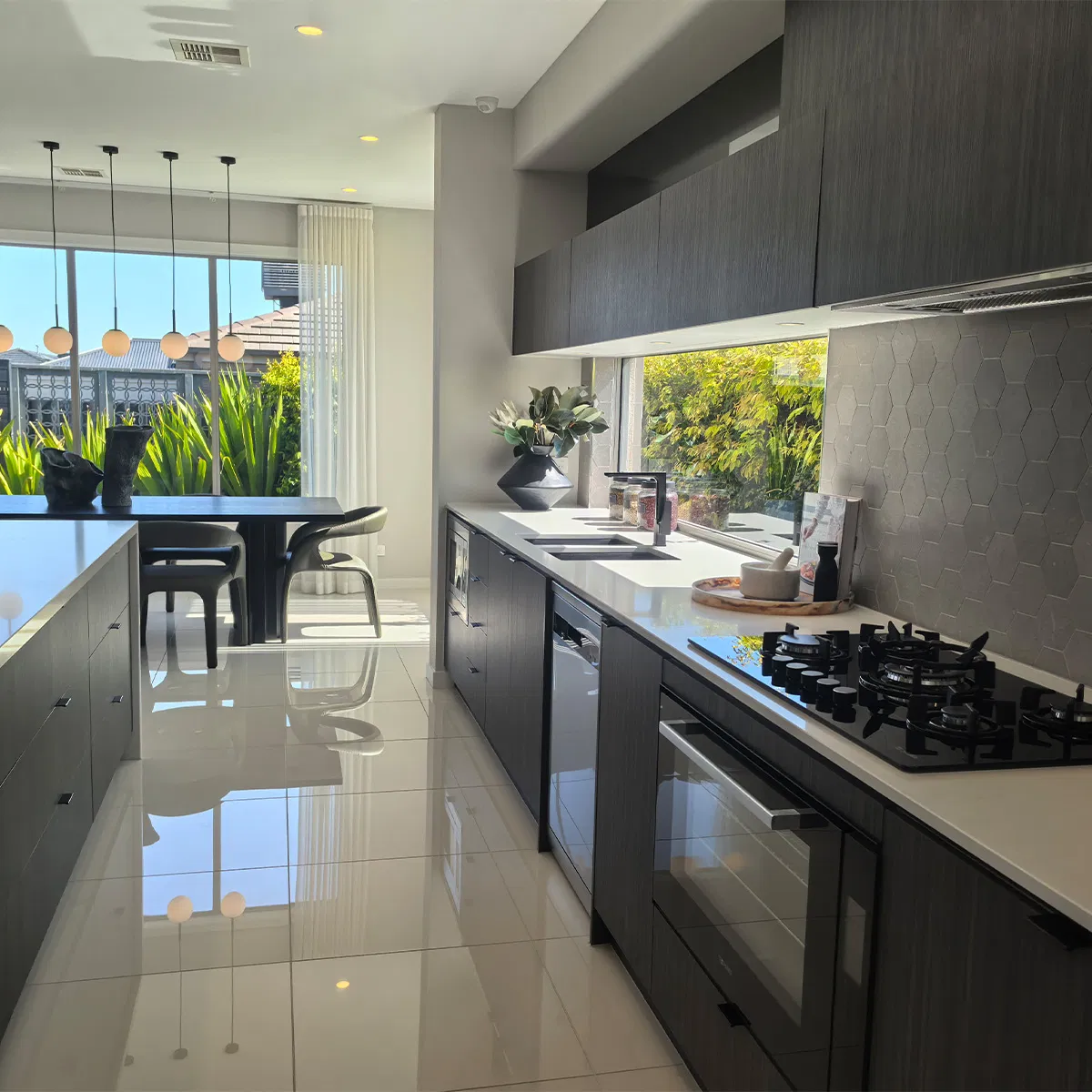 Multi-Story Casa Prefabricada Villa Prefabricated Steel Structure Building Real Estate Construction Steel Frame Prefab House Sandwich Panel Residential House