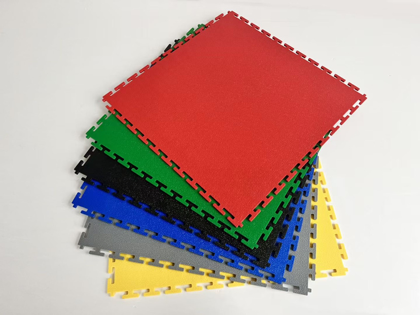 Влагостойкая ПВХ плитка для гаража 500x500 мм