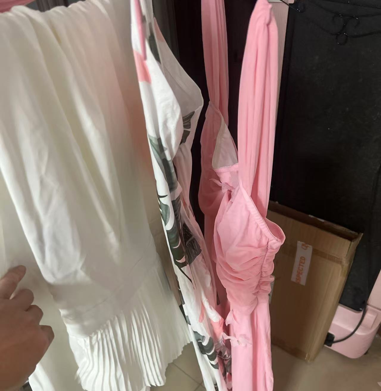 Одежда женская повседневная платья и футболки микс