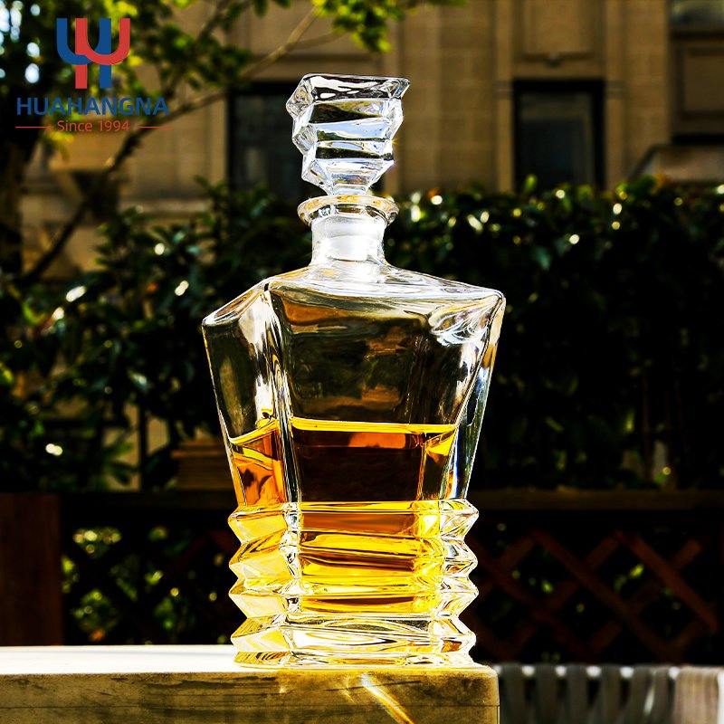 750 Ml Lead Free Crystal Whiskey Decanter Set with Customized Box