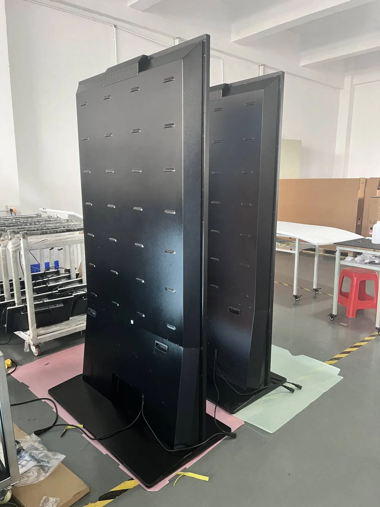 Сенсорный киоск 49 дюймов для рекламы с напольной стойкой