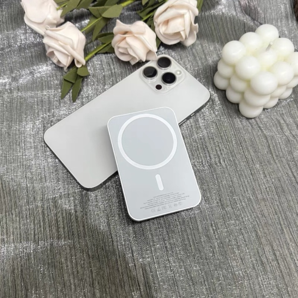 1: 1 Battery Pack 5000 mAh Magsafe Power Bank for I Phone