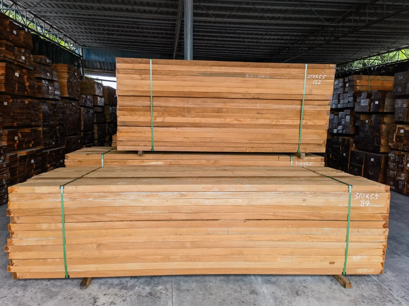 Customized Golden and Delicate Anti-Corrosion Teak Solid Wood Board