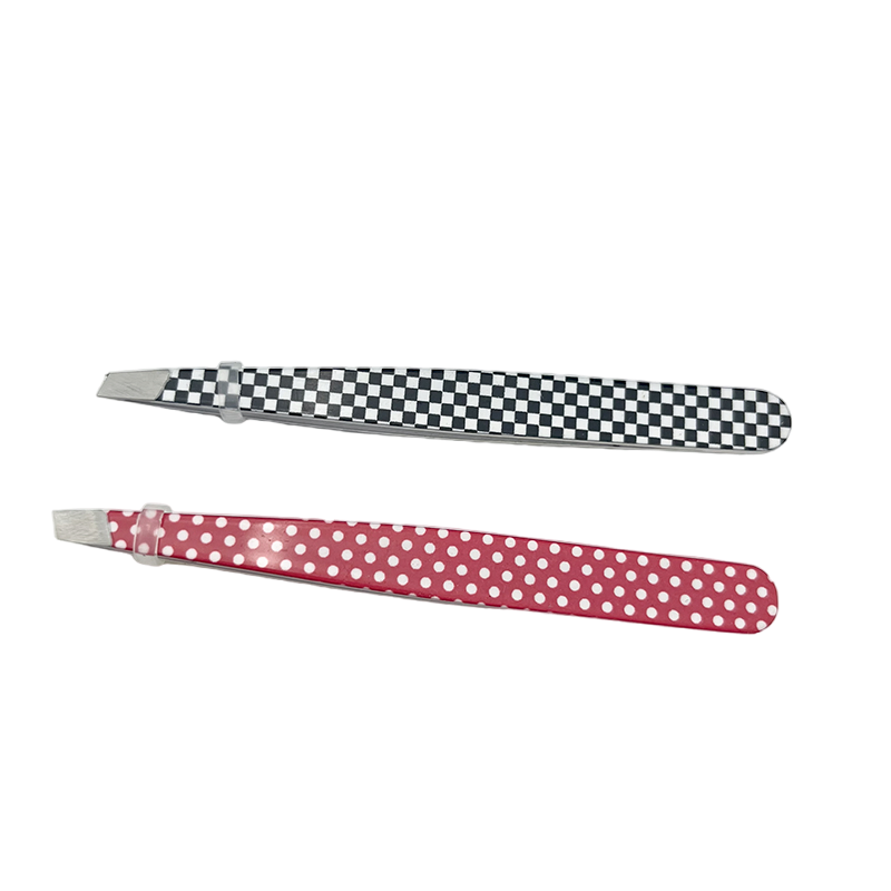 Superior Grip Slanted Precision Stainless Steel Eyebrow Tweezer with Grid Pattern