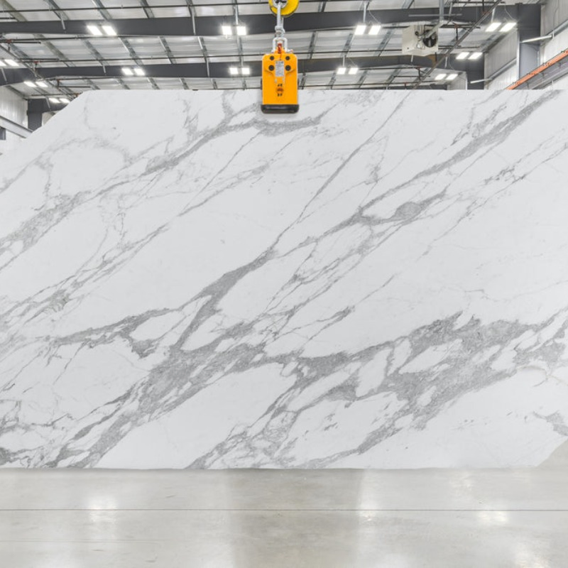 Luxurious and Elegant Natural Stone Surface and Creamy White or Light Gray Base Aella Marble for Fireplace Surround/Countertop/Flooring