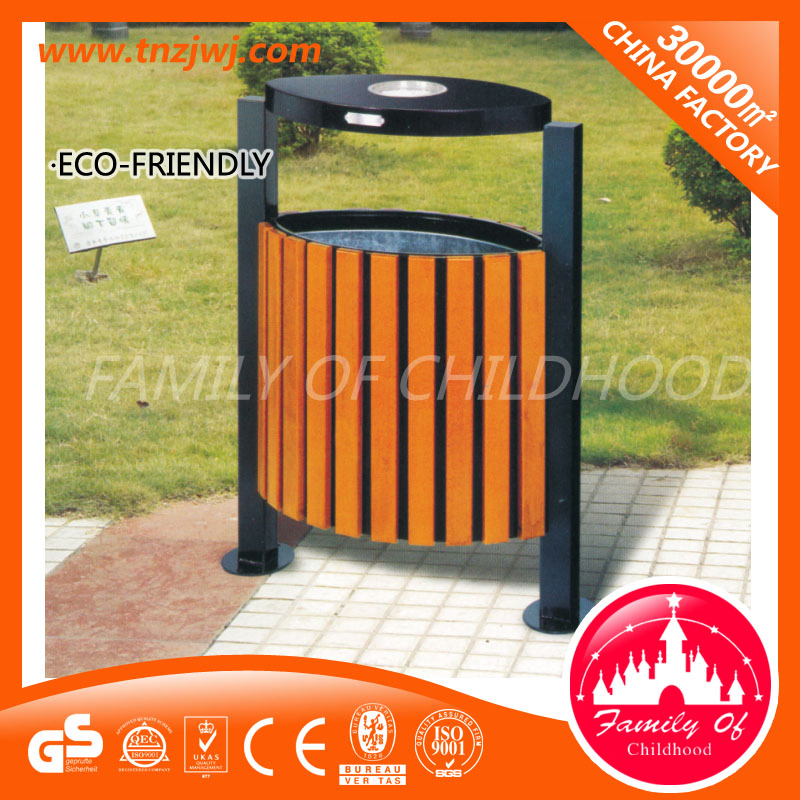 Деревянная урна для мусора в парк