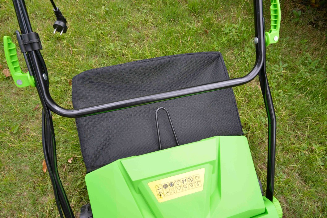 Garden Power Tool Electric Scarifier and Rake 2-in-1 Lawn Dethatcher Mobile Agriculture Lawn Mover