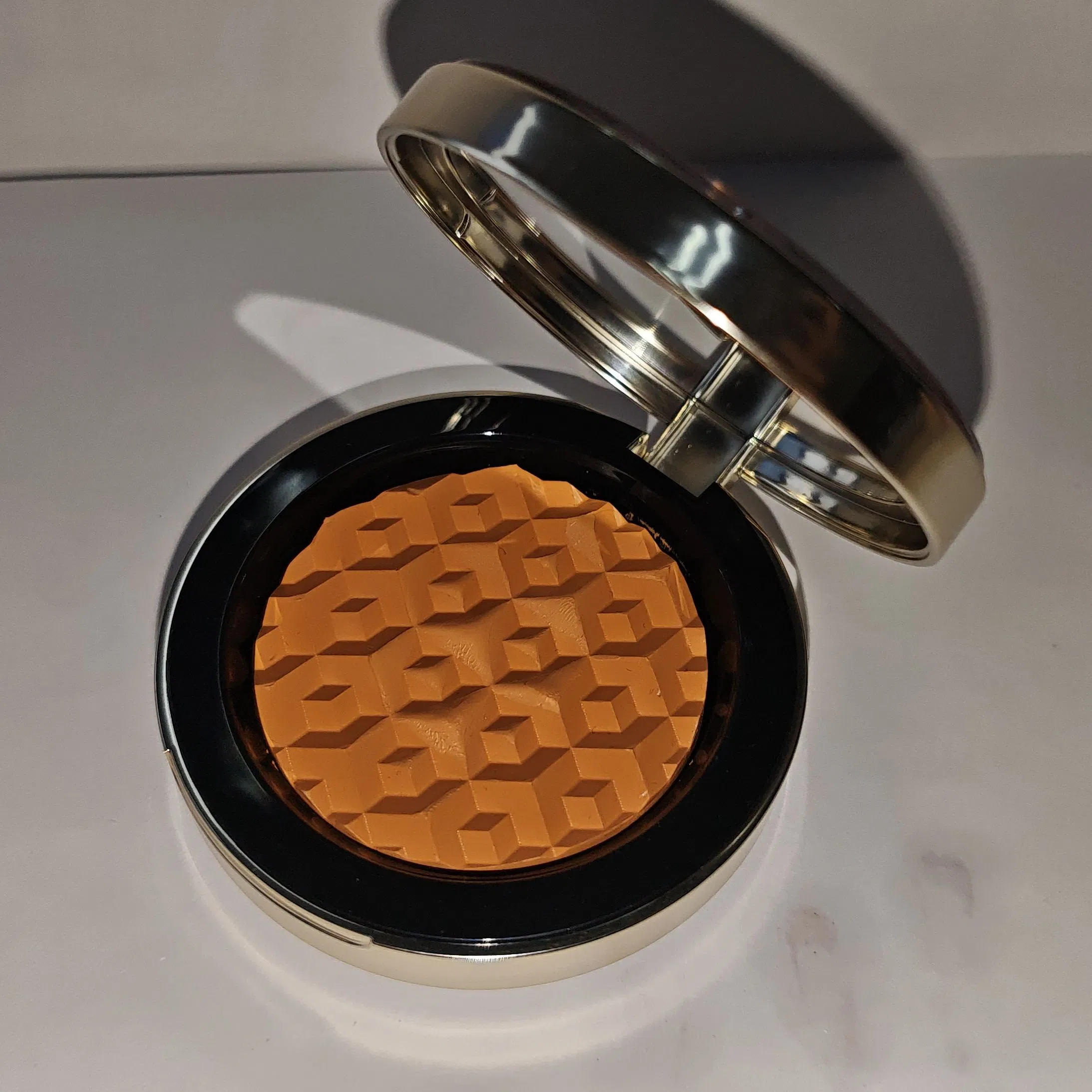Radiant Glow Concealer for Brightening and Youthful Skin