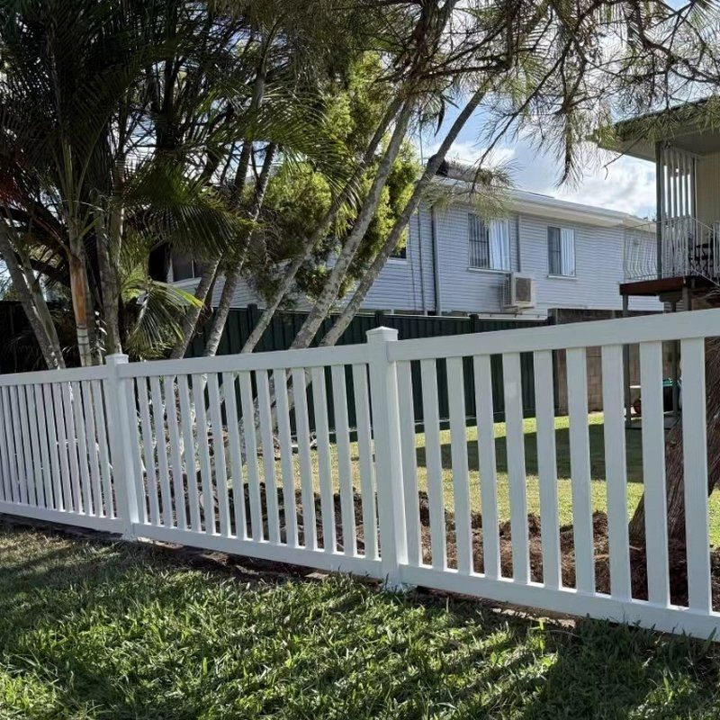 Simple Solid Lj8200 PVC Picket Outdoor Fence for Flower Bed Fence