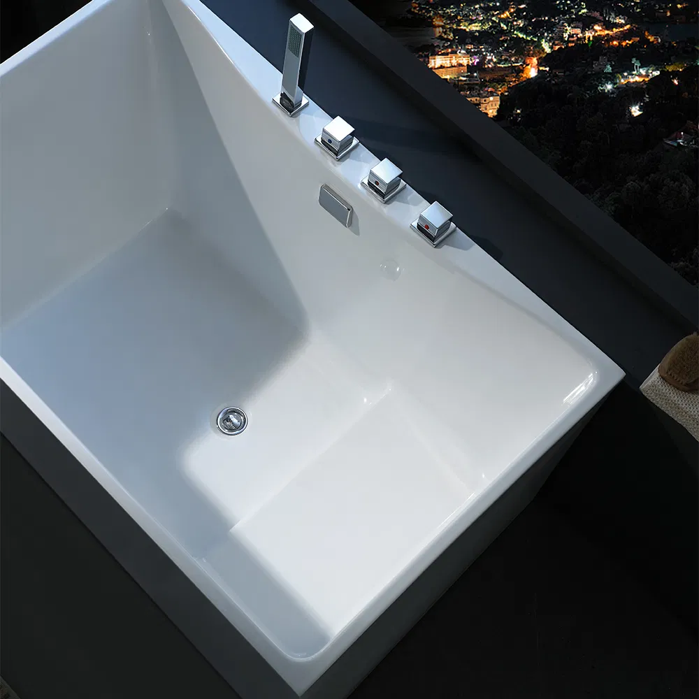 Акриловая отдельностоящая ванна в стиле модерн