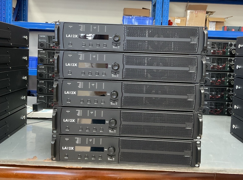 Цифровой усилитель мощности 4x1500W LA12X