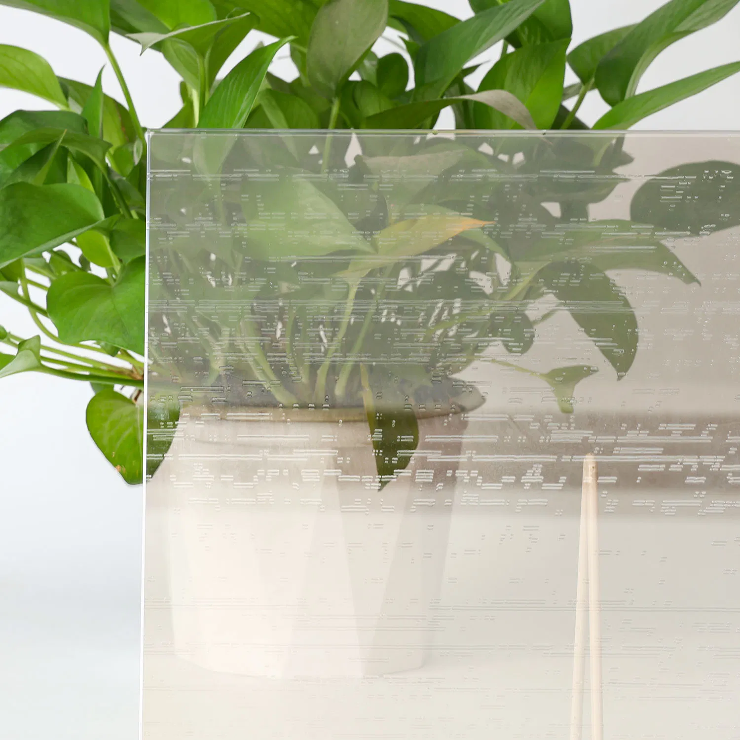 Comfortable Matte Surface Glass for Luxurious Bathroom Glass Spaces