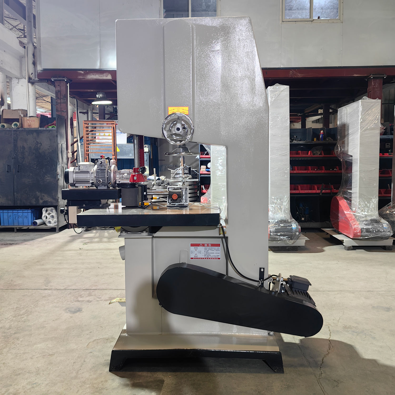 Станок ленточнопильный вертикальный по дереву 51 см MJG396U