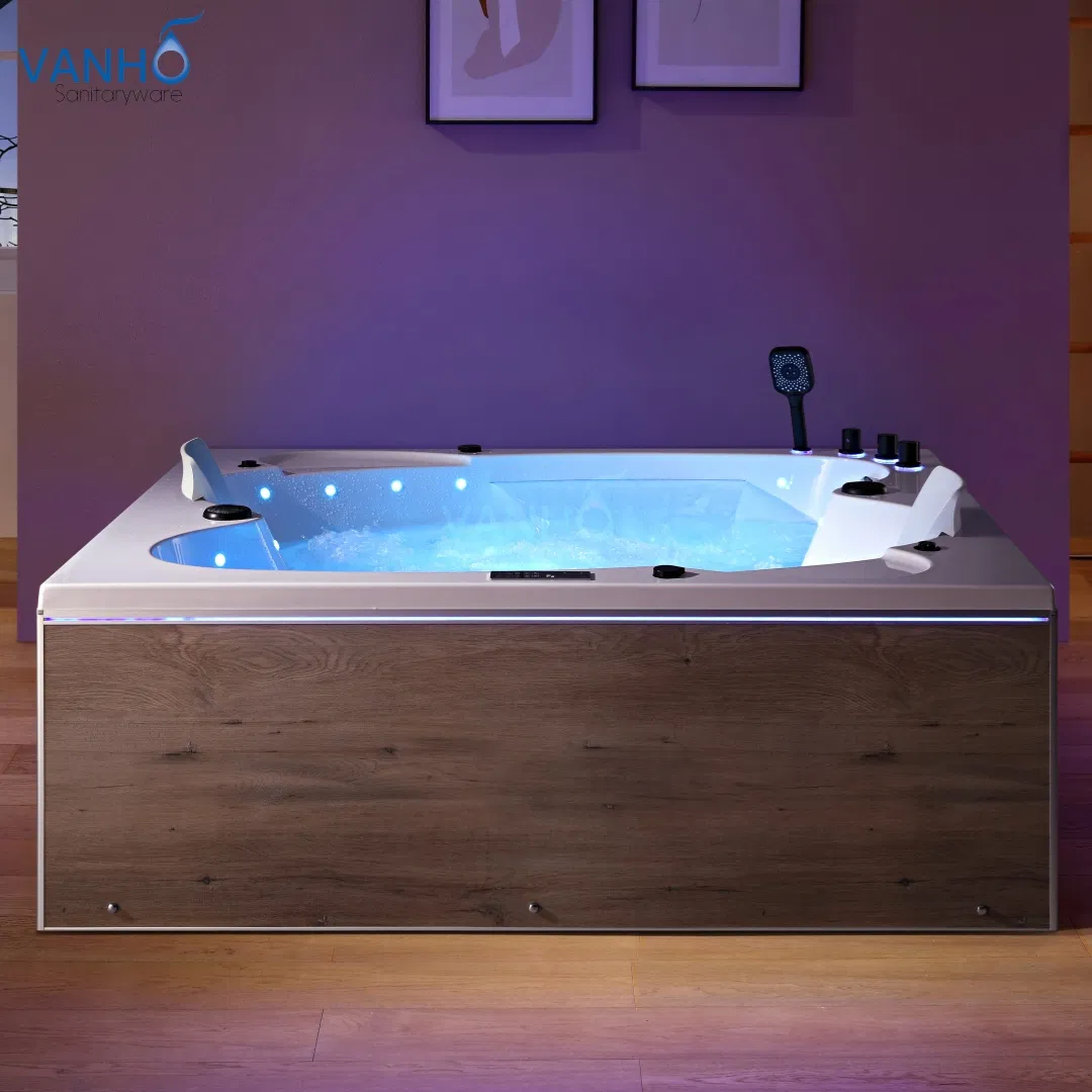 Угловая ванна с гидромассажем и панелью управления