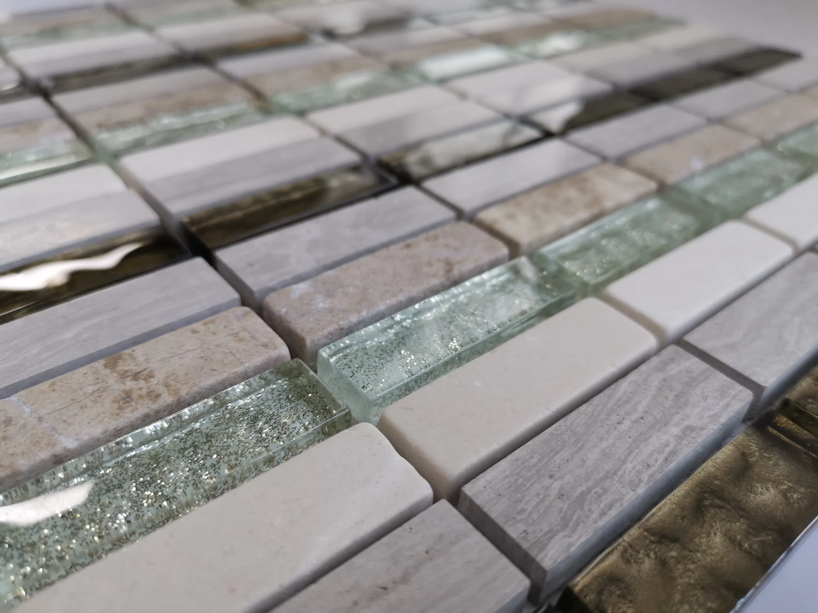 Мозаика из стекла и мрамора Linear Strips для стен и пола