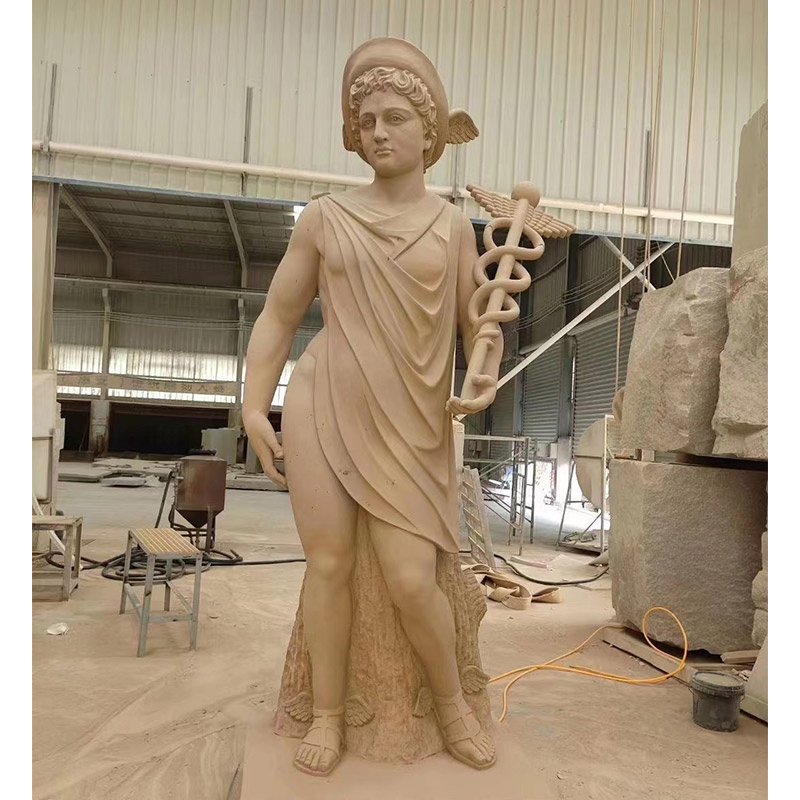 Статуя из бежевого известняка на заказ