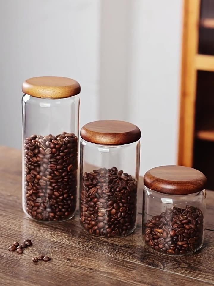 Стеклянная банка для специй с бамбуковой крышкой
