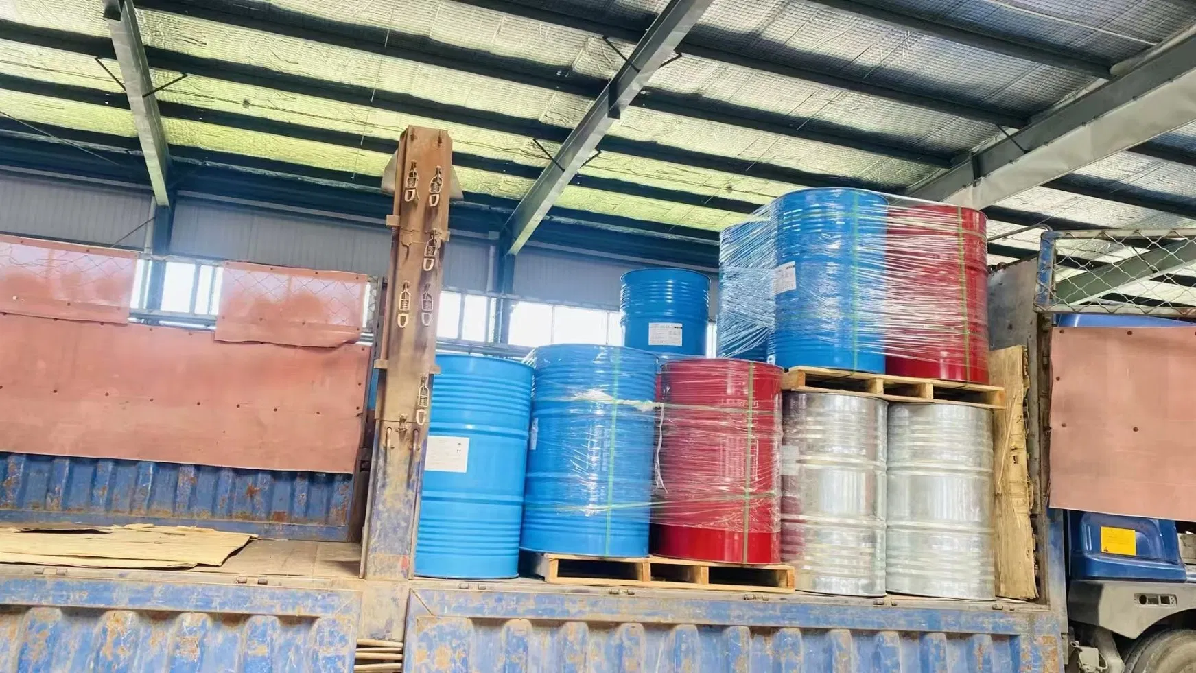 Roller Shutter Door Pouring Polyurethane Raw Material Filling Foaming Chemicals PU Liquid Mixing Insulated