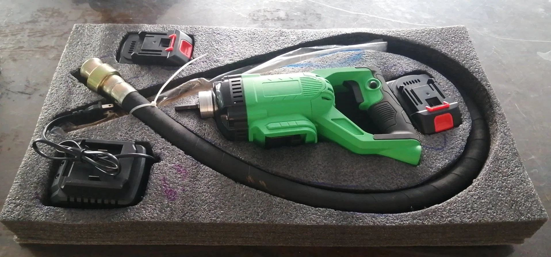 Portable Cordless Concrete Vibrator - 700W, 20V Battery, 4.0ah, 3800rpm