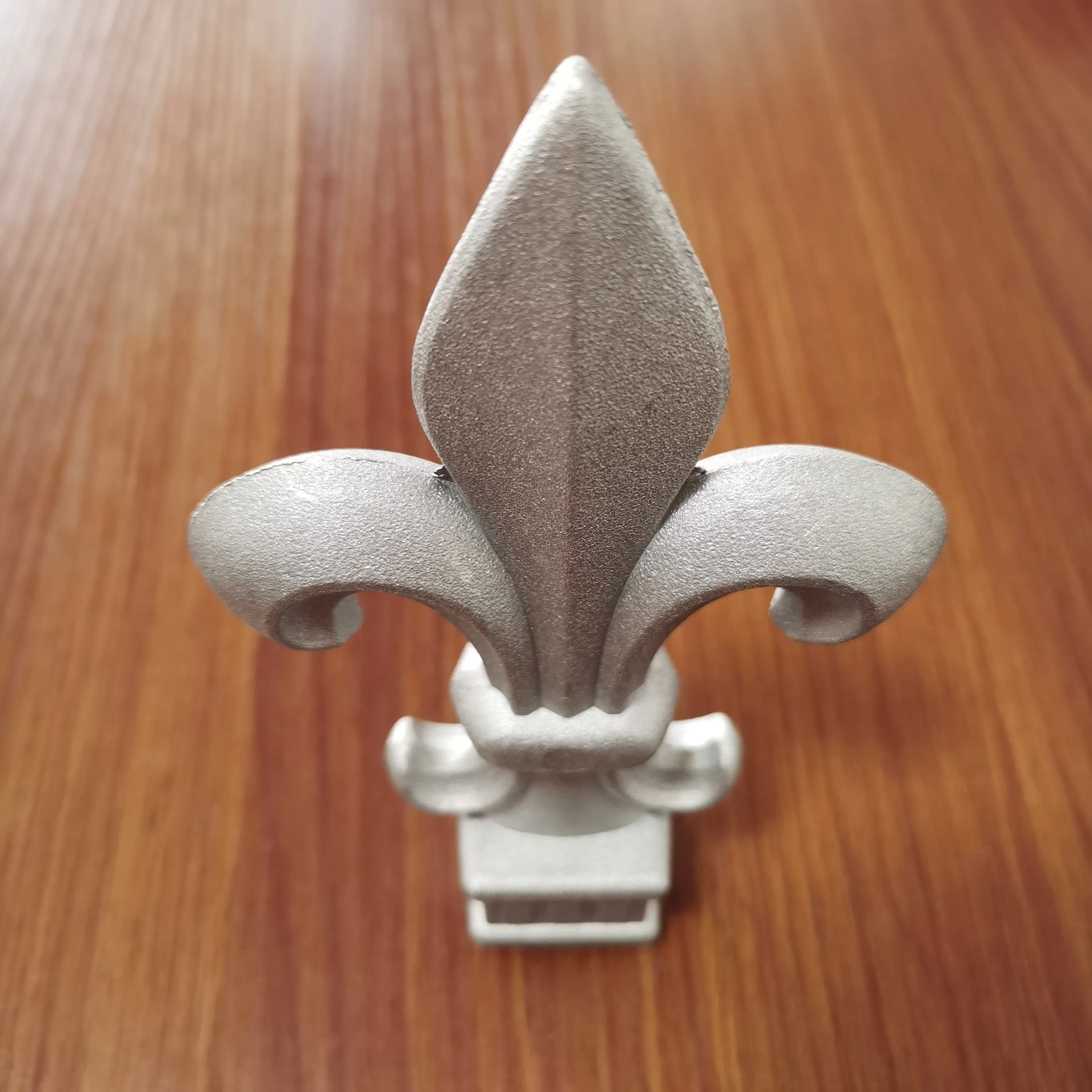 Customized Outdoor Galvanized Steel Farm Pyramid Metal Fence Post Cap