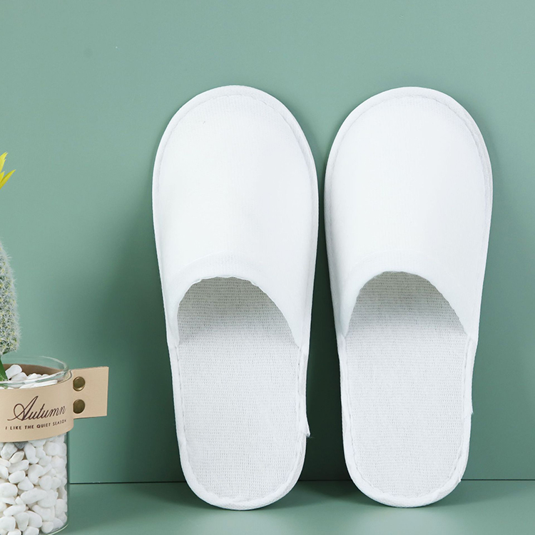 Wholesale Disposable Hotel Guest Bedroom Velvet SPA Hotel Slippers for Bride Logo