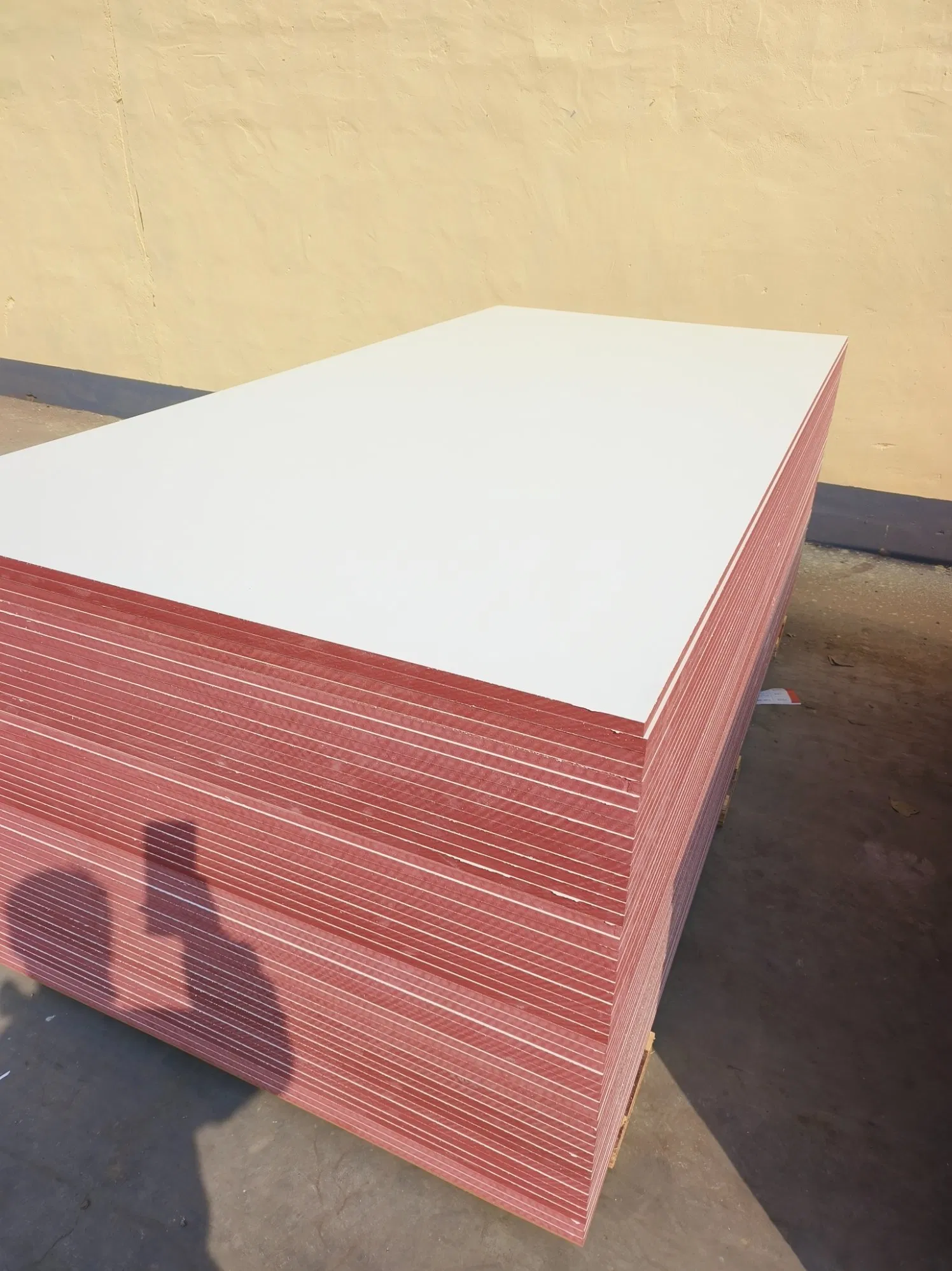 18mm Flame Retardant Fire Resistant Red MDF Sheet Fibreboards Fireproof Red MDF