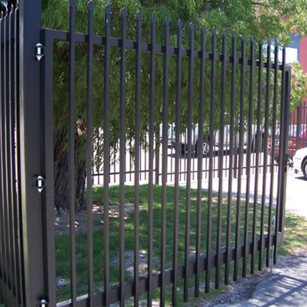 Ornamental Fence Spraying