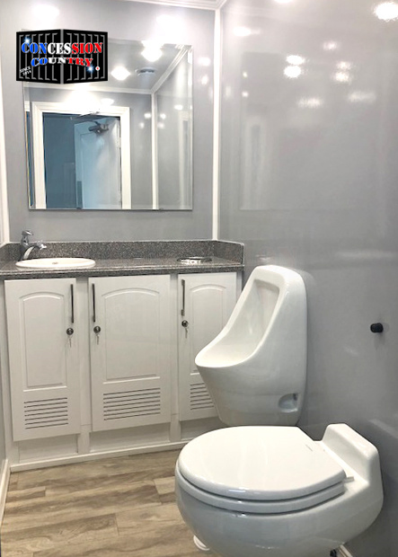 Customized Luxury Portable Bathrooms Cart Portable Restrooms Trailer Camping Caravan Mobile Toilet