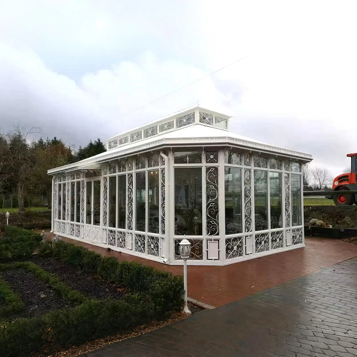 Timeless High-Grade Metal Frame Garden Sunroom for Outdoor Relaxation