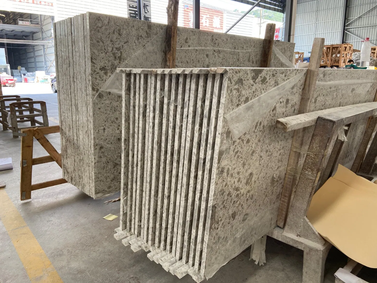 Quartz Stone Slabs China Engineered White Calacatta Artificial Quartz Stone Countertop for Kitchen