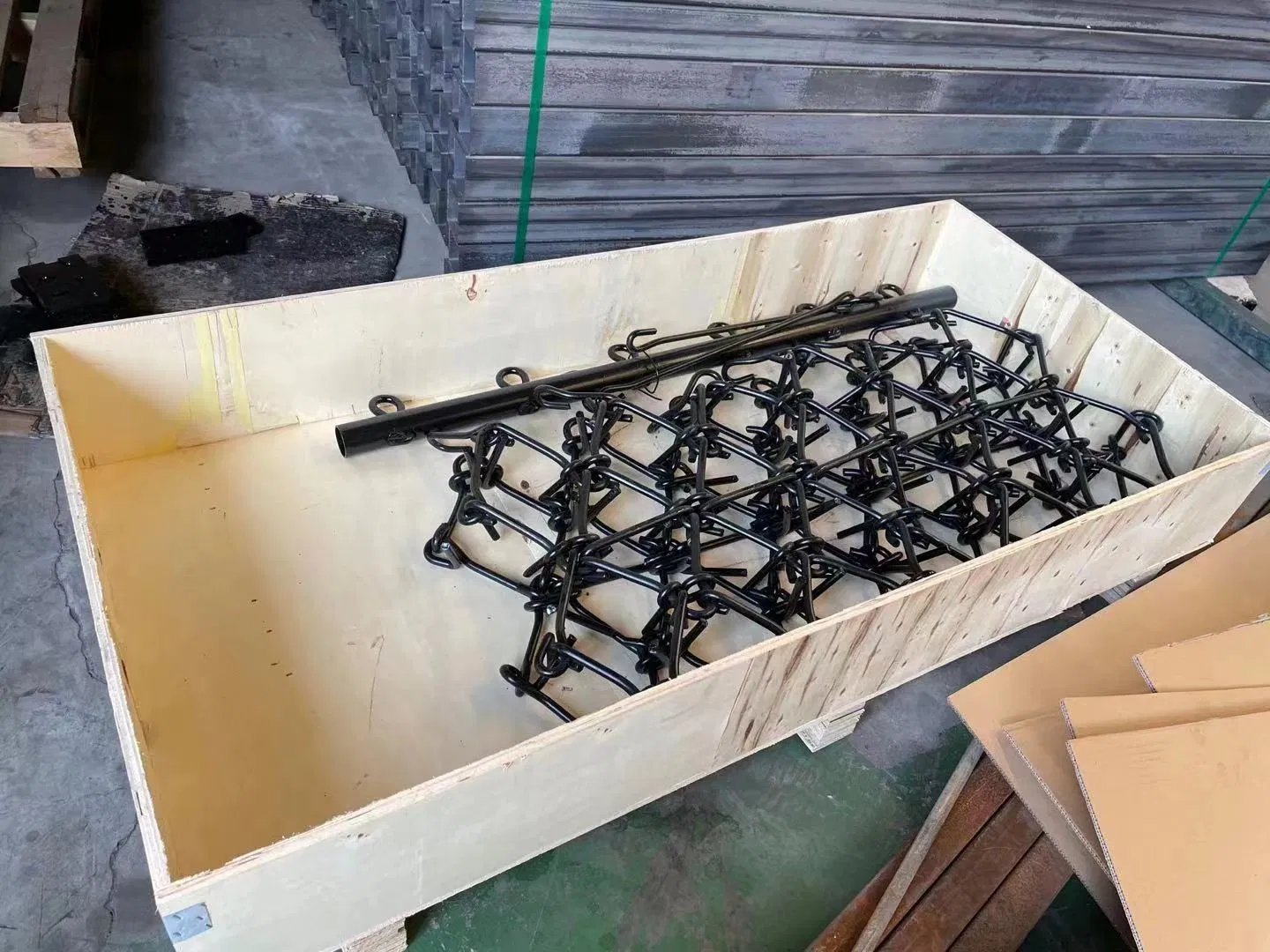 4 FT Heavy Duty Steel Durable Chain Rake Field Leveling Drag Harrow Hook up to ATV, UTV and Utility Tractor