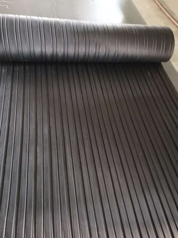 Horse Stable Anti-Slip Antislip Black Reinforced Solid Rubber Mat