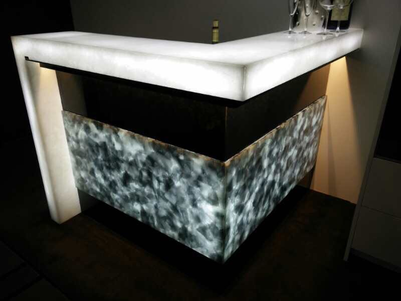Artificial Glass Onxy Stone for Tiles and Countertops Through Light