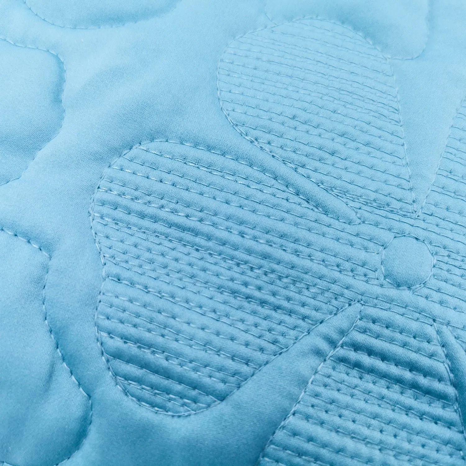 Sewing Embroidering Microfiber Wholesale Bedspread Quilt with Best Price