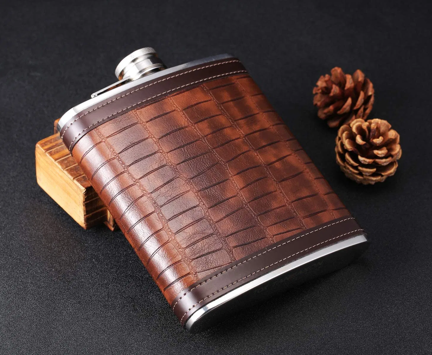 18 Oz Crocodile Leather Pattern Large Capacity PU Brown Stainless Steel Whiskey Liquor Hip Flask for Blair Athol Glen Ila