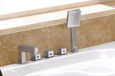 Угловая акриловая ванна с гидромассажем