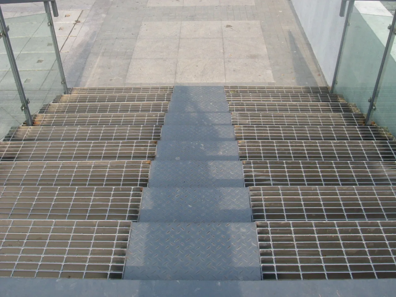 Galvanized Staircase Steel Bar Grating Anti Slip Stair Tread