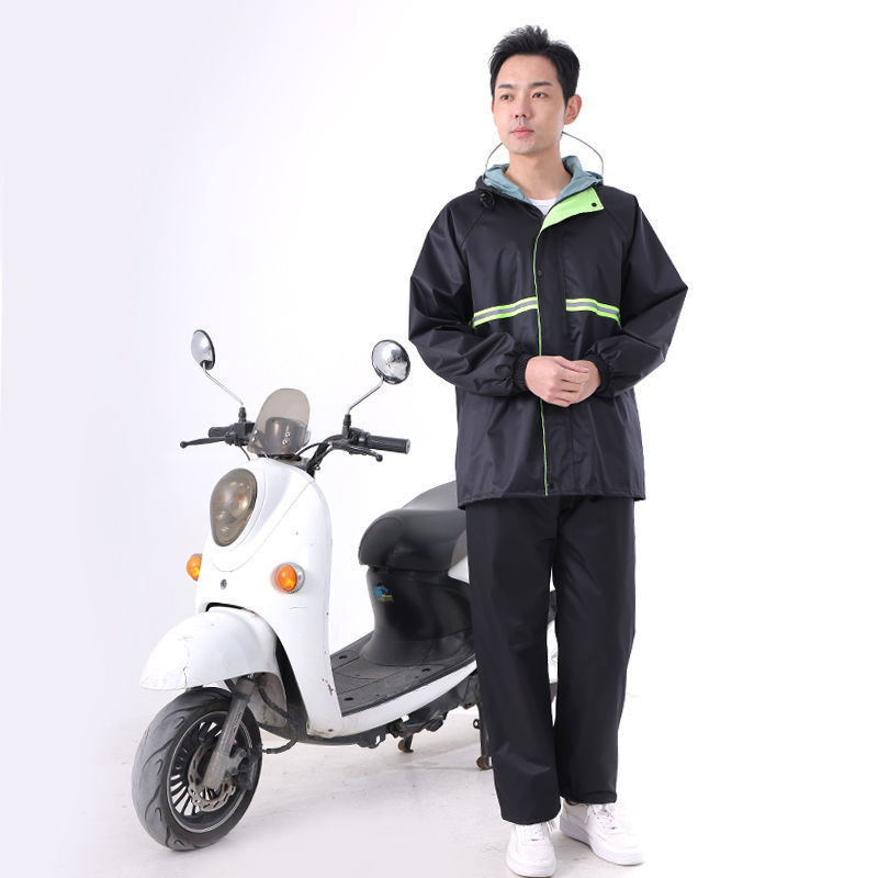 Adjustable Motorcycle Rainsuit for Frequent Rain Encounters and Durability