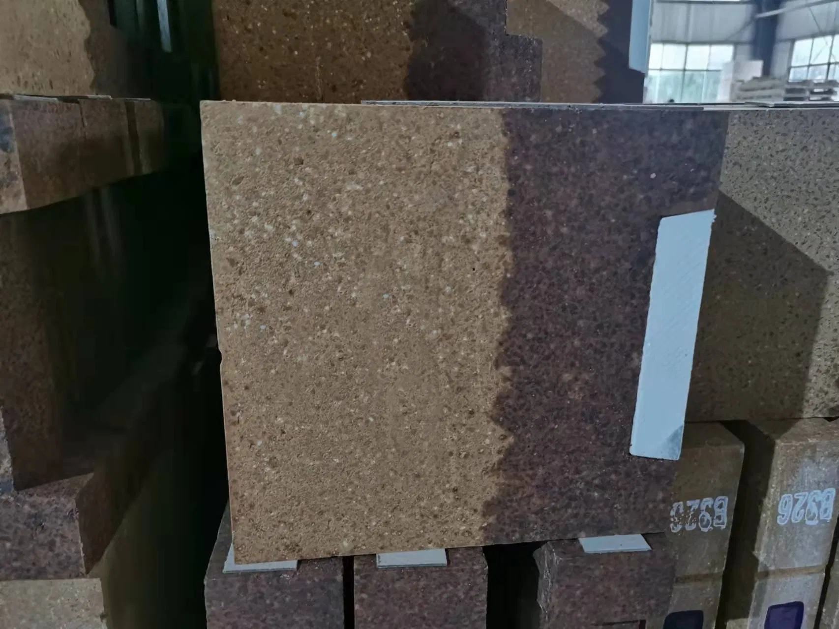 Магнезито-глиноземистый кирпич LTC для печей