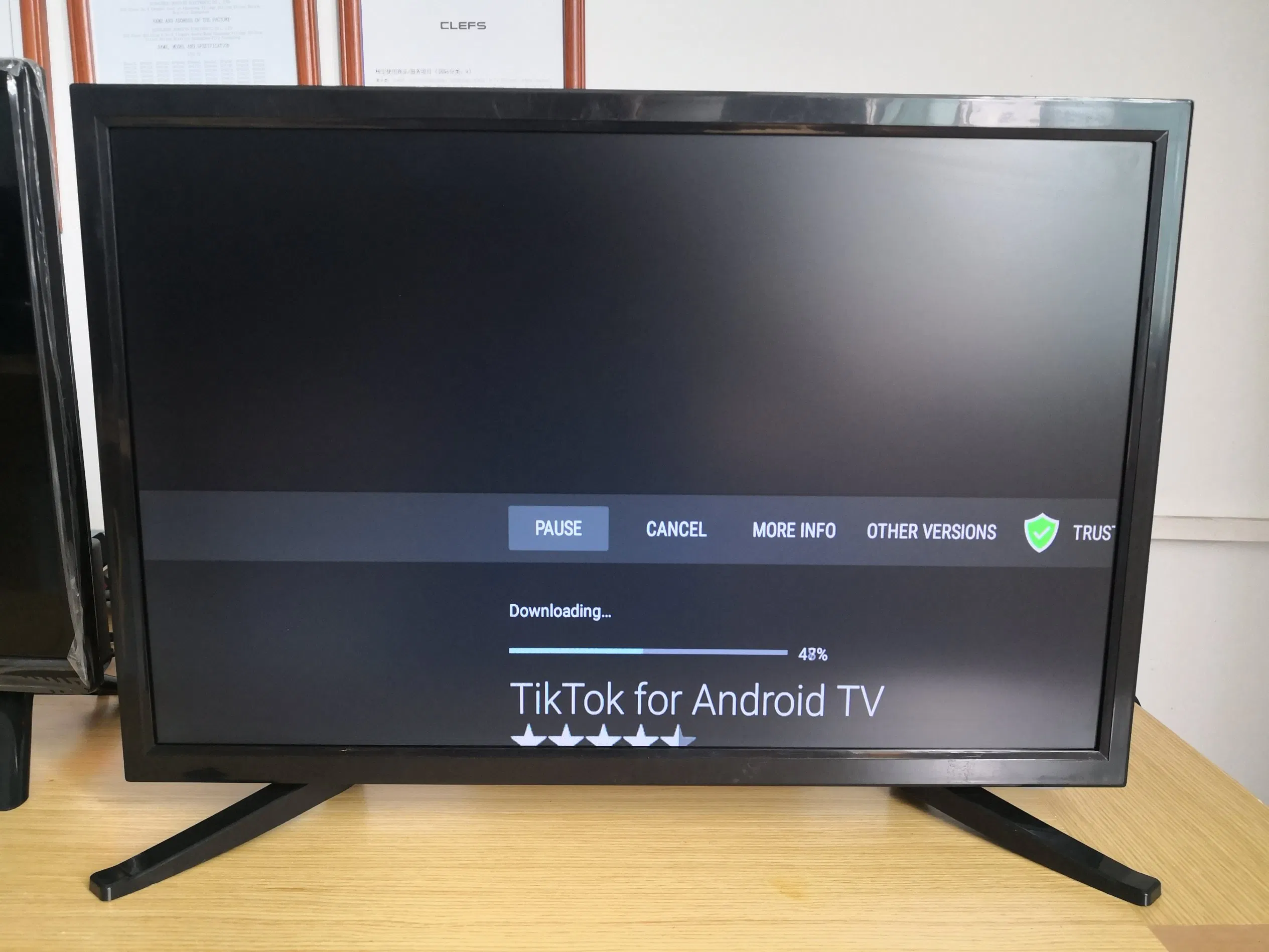 Телевизор PCV Solar TV 32 дюйма с солнечной панелью